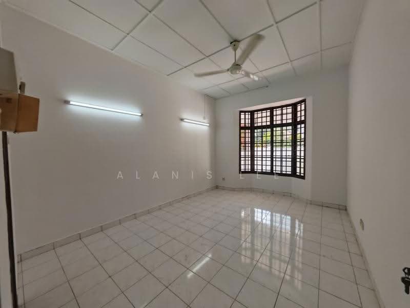 1.5-storey Terraced House for Rent in Taman Molek (Johor Bahru) - Alanis Lee - PropertyGuru.com.my