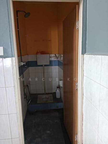 Kedai untuk Disewa di Damansara Damai (Selangor) - Marcus Koh - Bathroom - PropertyGuru.com.my