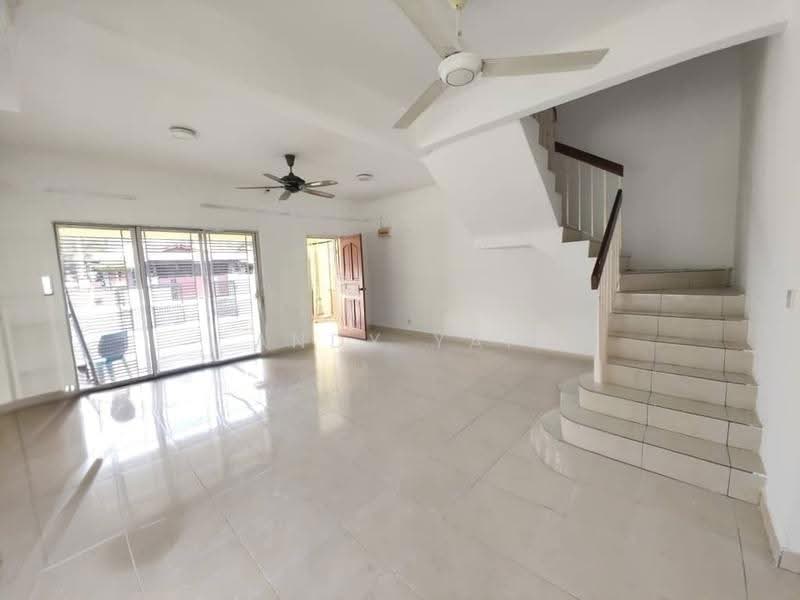 2-storey Terraced House for Sale in Bandar Country Homes (Rawang) - Andy Yap - Living Room - PropertyGuru.com.my