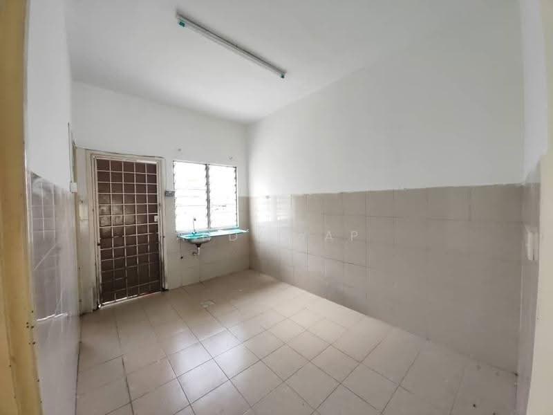 2-storey Terraced House for Sale in Bandar Country Homes (Rawang) - Andy Yap - Kitchen - PropertyGuru.com.my