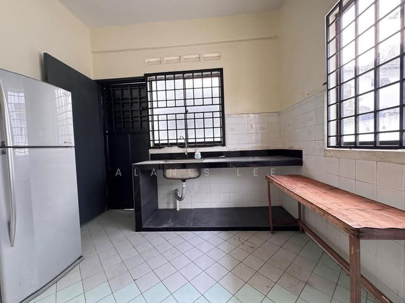 Rumah Berkembar untuk Disewa di Taman Delima 2 (Tebrau) - Alanis Lee - Kitchen - PropertyGuru.com.my