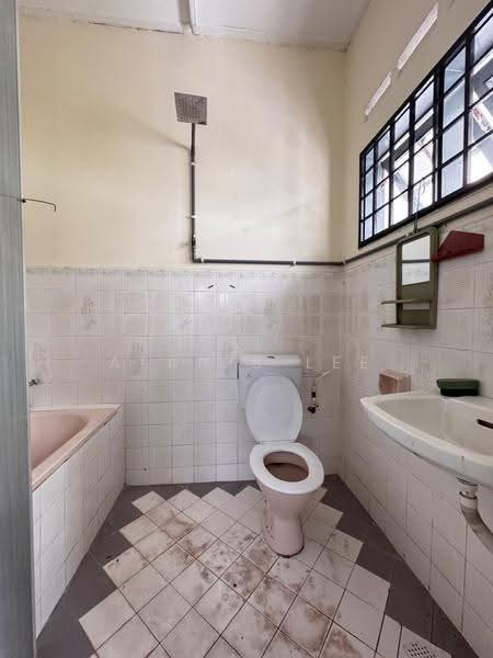 Rumah Berkembar untuk Disewa di Taman Delima 2 (Tebrau) - Alanis Lee - Bathroom - PropertyGuru.com.my