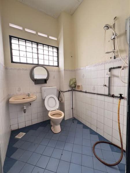 Rumah Berkembar untuk Disewa di Taman Delima 2 (Tebrau) - Alanis Lee - Bathroom - PropertyGuru.com.my
