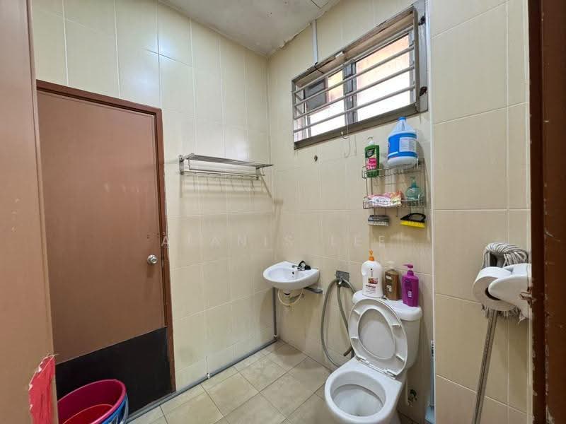 2-storey Terraced House for Sale in Taman Nusa Bestari (Iskandar Puteri (Nusajaya)) - Alanis Lee - Bathroom - PropertyGuru.com.my