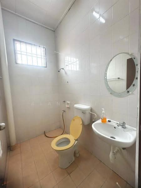2-storey Terraced House for Sale in Bandar Putra Kulai (Kulai) - Alanis Lee - Bathroom - PropertyGuru.com.my