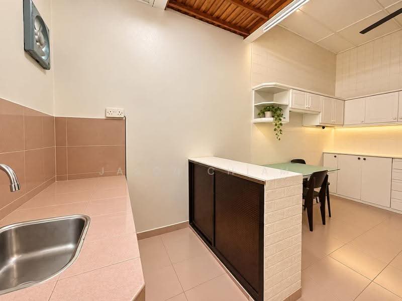 1.5-storey Terraced House for Sale in Taman Molek (Johor Bahru) - Jason Chiam - Kitchen - PropertyGuru.com.my