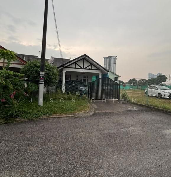 1-storey Terraced House for Sale in Taman Molek (Johor Bahru) - Jason Chiam - PropertyGuru.com.my
