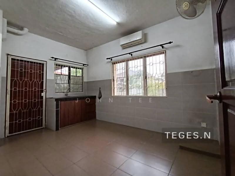 2-storey Terraced House for Sale in Taman Sri Andalas (Klang) - John Tee - Kitchen - PropertyGuru.com.my