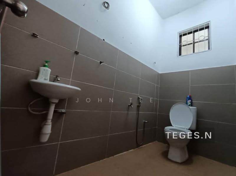 2-storey Terraced House for Sale in Taman Sri Andalas (Klang) - John Tee - Bathroom - PropertyGuru.com.my