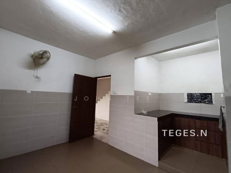 2-storey Terraced House for Sale in Taman Sri Andalas (Klang) - John Tee - Kitchen - PropertyGuru.com.my
