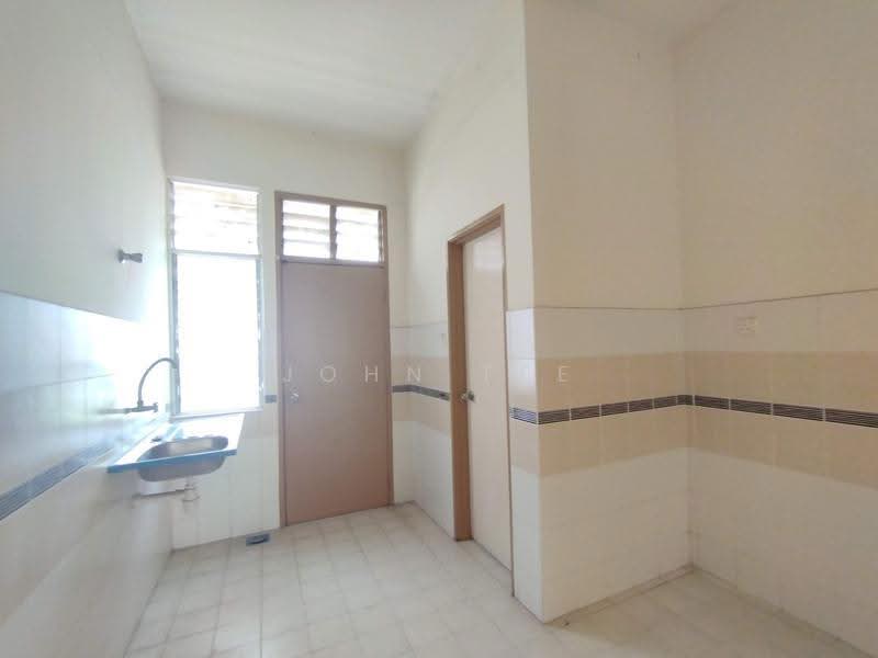 2-storey Terraced House for Sale in Shah Alam (Selangor) - John Tee - Kitchen - PropertyGuru.com.my