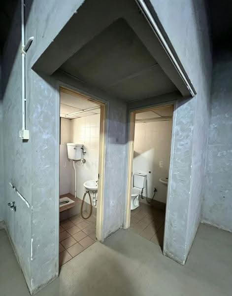 Kedai / Pejabat untuk Disewa di Bandar Parklands (Klang) - John Tee - Bathroom - PropertyGuru.com.my