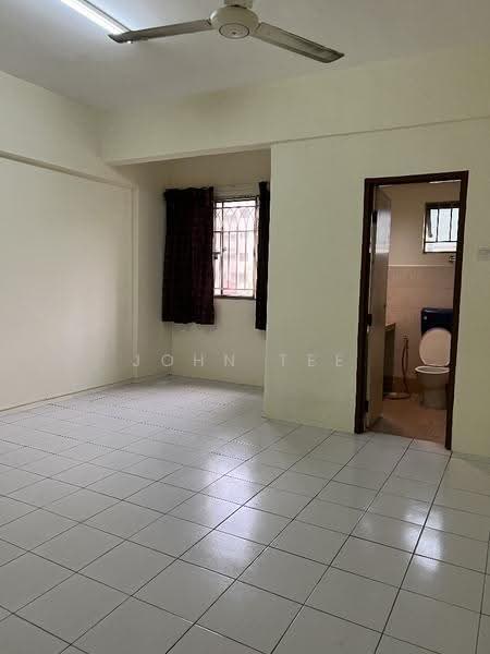 Pangsapuri untuk Dijual di Prima Bayu Apartment - John Tee - Living Room - PropertyGuru.com.my