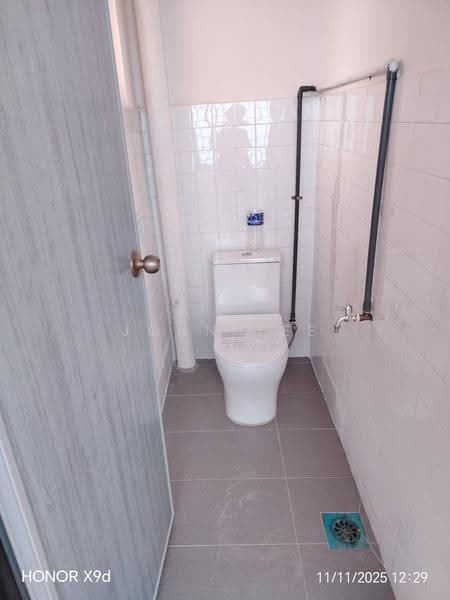 Kedai untuk Dijual di Taman Johor Jaya (Johor Bahru) - John Tee - Bathroom - PropertyGuru.com.my