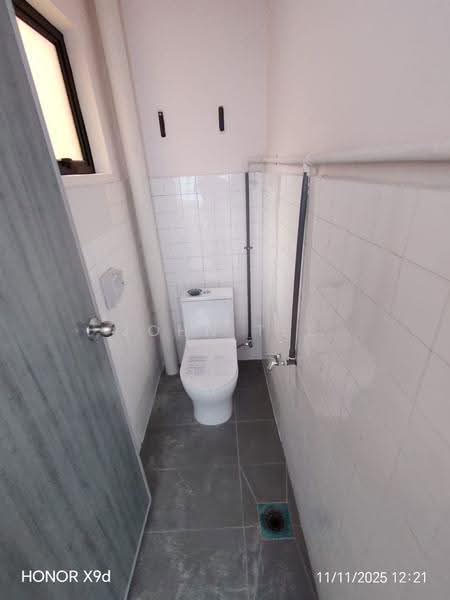Kedai untuk Dijual di Taman Johor Jaya (Johor Bahru) - John Tee - Bathroom - PropertyGuru.com.my