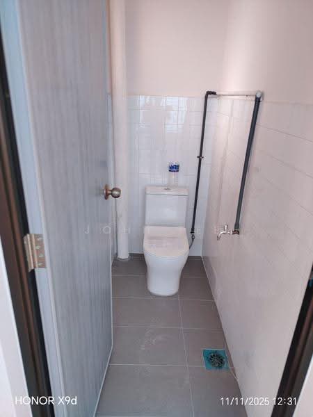Kedai untuk Dijual di Taman Johor Jaya (Johor Bahru) - John Tee - Bathroom - PropertyGuru.com.my