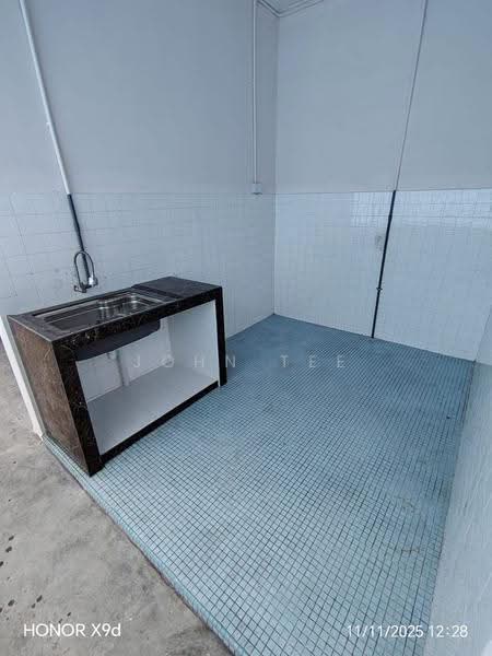 Kedai untuk Dijual di Taman Johor Jaya (Johor Bahru) - John Tee - Kitchen - PropertyGuru.com.my
