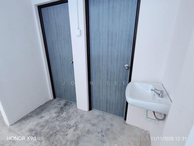 Kedai untuk Dijual di Taman Johor Jaya (Johor Bahru) - John Tee - Interior - PropertyGuru.com.my