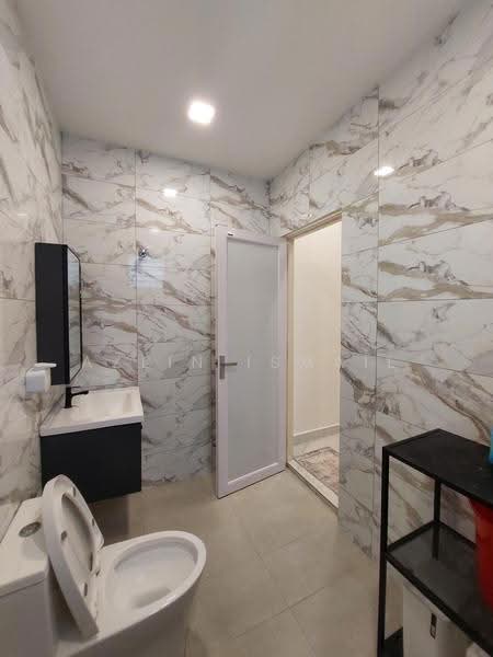 Semi-Detached House for Sale in Bukit Jelutong (Shah Alam) - Azlin Ismail - Bathroom - PropertyGuru.com.my