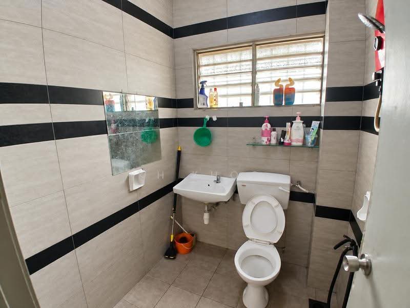 2-storey Terraced House for Sale in SS18 (Subang Jaya) - KH Khoo - Bathroom - PropertyGuru.com.my