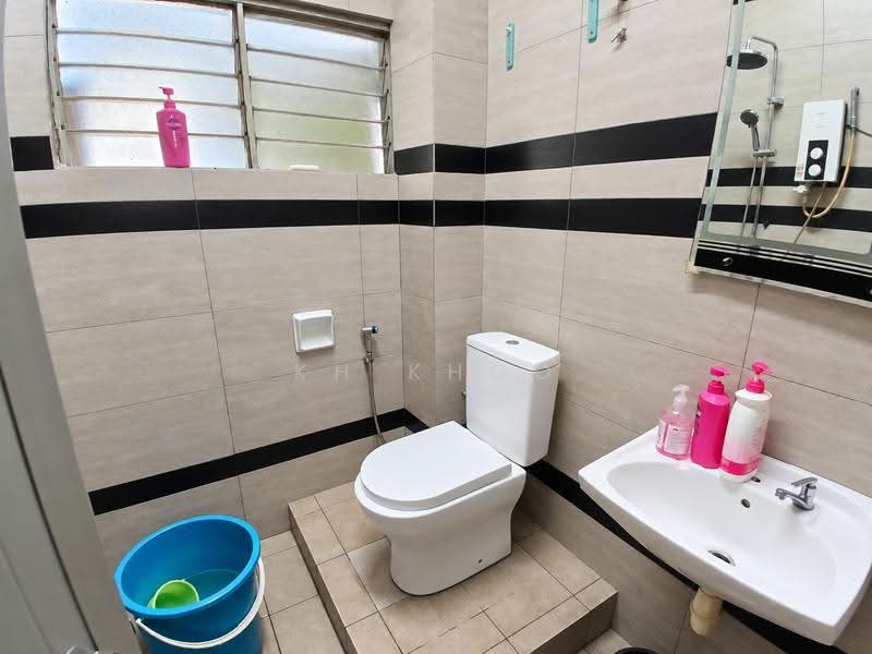 2-storey Terraced House for Sale in SS18 (Subang Jaya) - KH Khoo - Bathroom - PropertyGuru.com.my