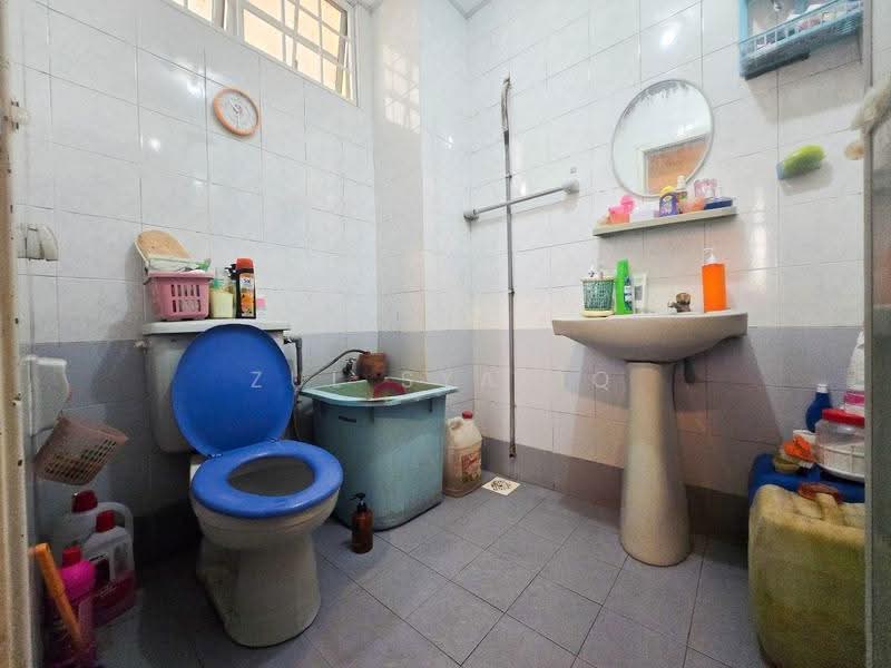 Kondominium untuk Dijual di Tiara Duta - Zul Syafiq - Bathroom - PropertyGuru.com.my