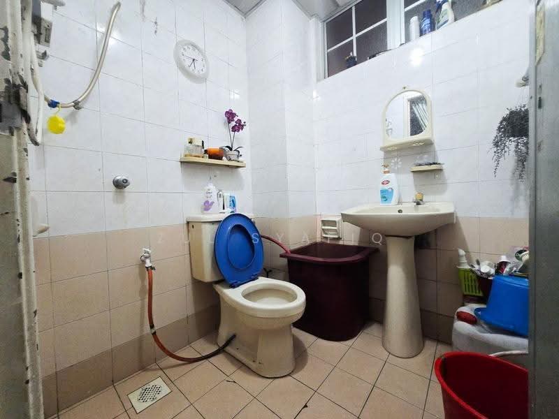 Kondominium untuk Dijual di Tiara Duta - Zul Syafiq - Bathroom - PropertyGuru.com.my