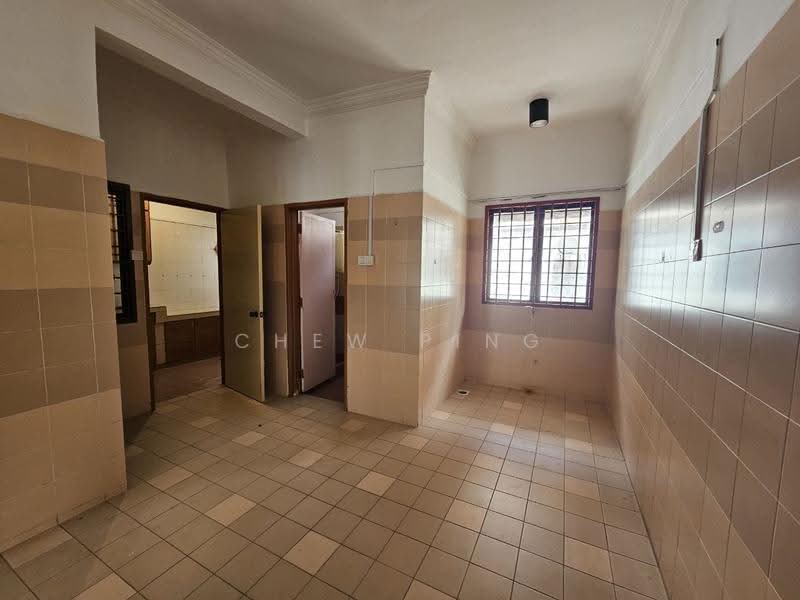 2-storey Terraced House for Sale in Taman Mount Austin (Tebrau) - Chew Ping - Kitchen - PropertyGuru.com.my