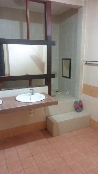 Rumah Teres 2-Tingkat untuk Disewa di Bandar Putra Kulai (Kulai) - Ck Leow - Bathroom - PropertyGuru.com.my