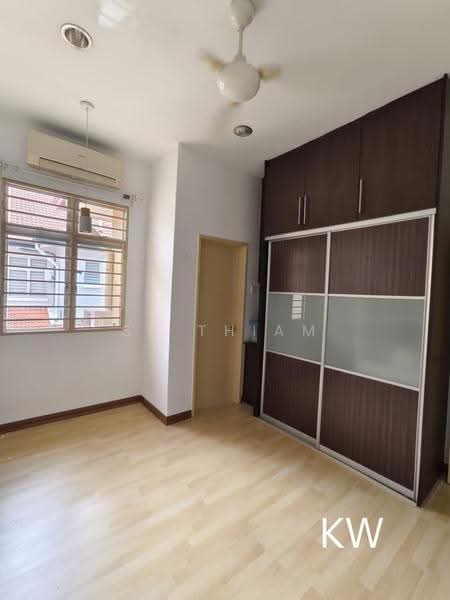 Terraced House for Sale in Kemuning Utama (Shah Alam) - SK Thiam - Bedroom - PropertyGuru.com.my