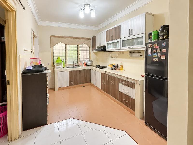2-storey Terraced House for Sale in Bandar Rinching (Semenyih) - Fikri Yasmin - Kitchen - PropertyGuru.com.my