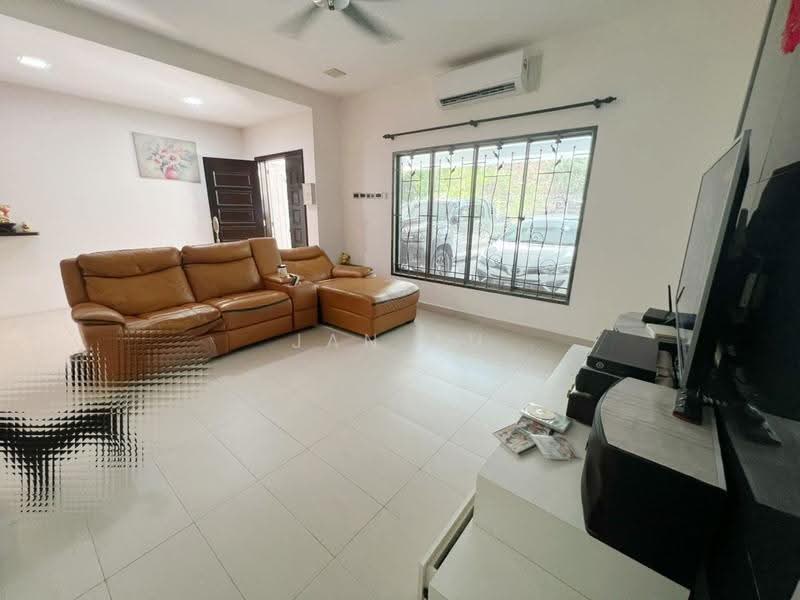 Rumah Kluster untuk Dijual di Taman Adda Heights (Tebrau) - JAN AU - Living Room - PropertyGuru.com.my