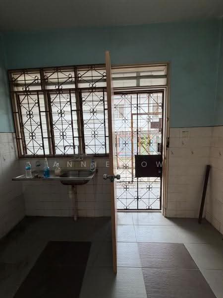 2-storey Terraced House for Sale in Permas Jaya (Johor) - Annie Low - Kitchen - PropertyGuru.com.my