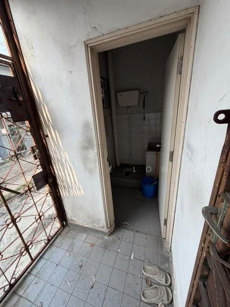 2-storey Terraced House for Sale in Permas Jaya (Johor) - Annie Low - Bathroom - PropertyGuru.com.my