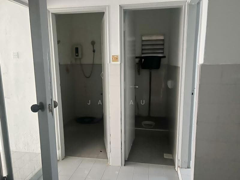 1-storey Terraced House for Sale in Taman Johor Jaya (Johor Bahru) - JAN AU - Bathroom - PropertyGuru.com.my