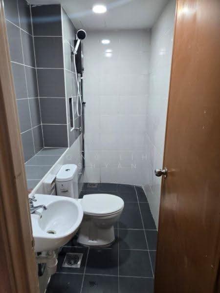 Service Residence for Sale at Sky Gardens Residences - Ong Lih Shyan - Bathroom - PropertyGuru.com.my