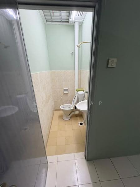 Pangsapuri untuk Disewa di Vista Shop Apartment (Damansara Damai) - Chris Yap - Bathroom - PropertyGuru.com.my