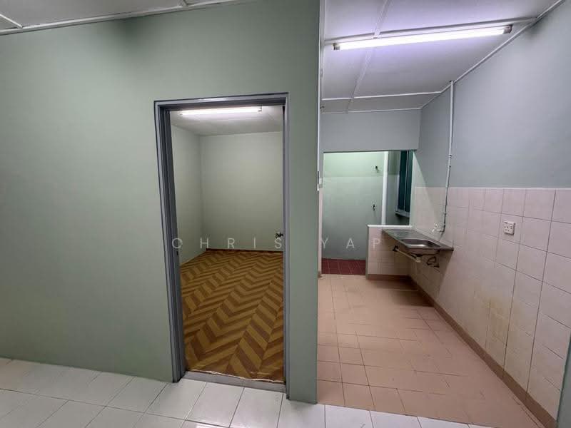 Pangsapuri untuk Disewa di Vista Shop Apartment (Damansara Damai) - Chris Yap - Kitchen - PropertyGuru.com.my
