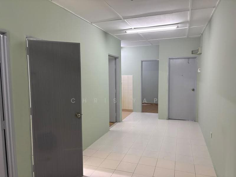 Pangsapuri untuk Disewa di Vista Shop Apartment (Damansara Damai) - Chris Yap - Corridor - PropertyGuru.com.my