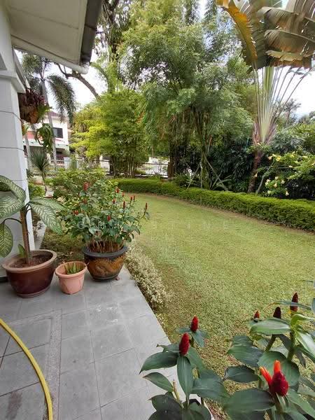 Rumah Berkembar untuk Dijual di Tropicana (Petaling Jaya) - Christine Lim - Side Garden - PropertyGuru.com.my