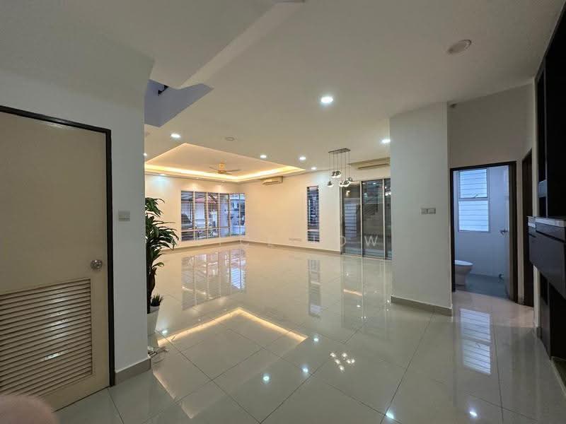 Semi-Detached House for Sale in Taman Anggun (Rawang) - Alice Low - Living Room - PropertyGuru.com.my