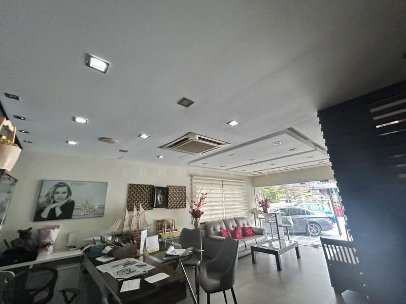 Rumah Berkembar untuk Dijual di Taman United (Jalan Klang Lama (Old Klang Road)) - Sunny Lee - Living Room - PropertyGuru.com.my