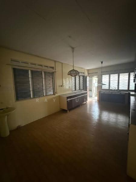 Rumah Banglo untuk Dijual di Taman Century (Johor Bahru) - Ray Tung - Kitchen - PropertyGuru.com.my