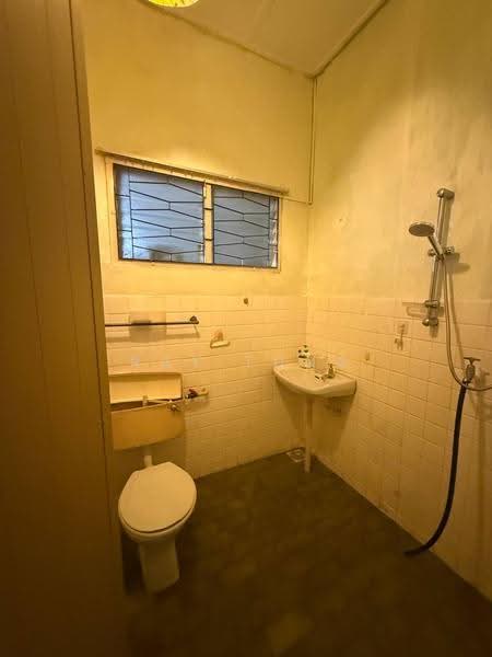 Rumah Banglo untuk Dijual di Taman Century (Johor Bahru) - Ray Tung - Bathroom - PropertyGuru.com.my