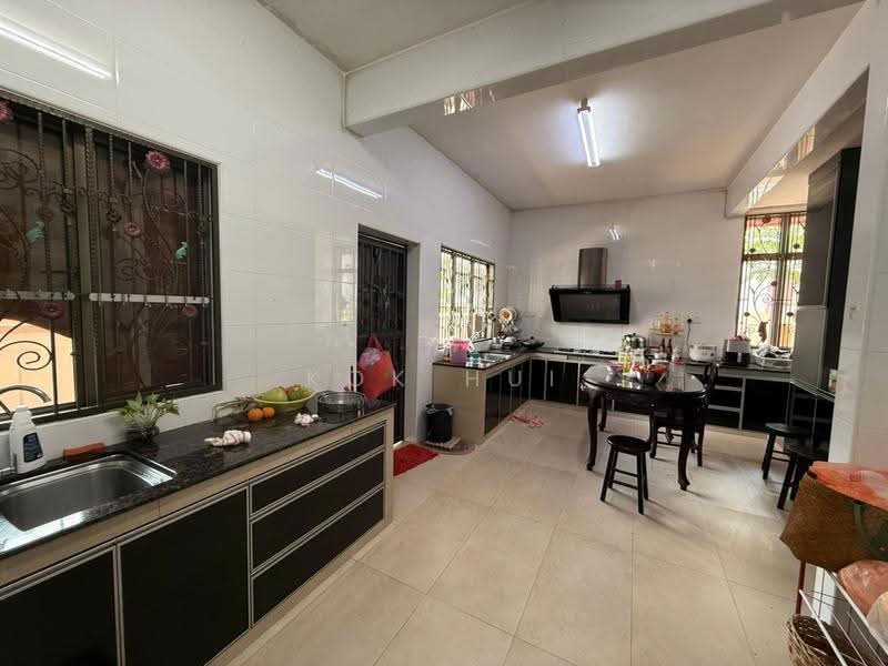 Semi-Detached House for Sale in Taman Impian Emas (Skudai) - Kok Hui - Kitchen - PropertyGuru.com.my