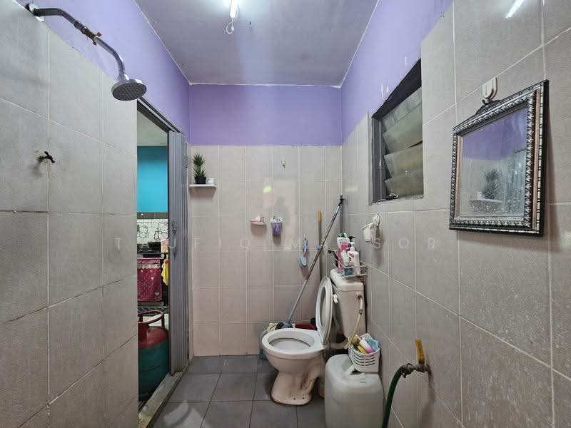 Tanah Banglo untuk Dijual di Kampung Cheras Baru (Ampang) - Taufiq Tam - Bathroom - PropertyGuru.com.my