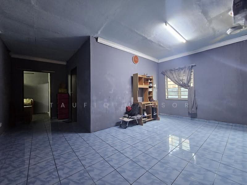Tanah Banglo untuk Dijual di Kampung Cheras Baru (Ampang) - Taufiq Tam - Living Room - PropertyGuru.com.my