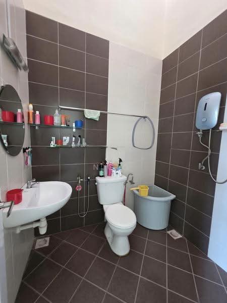 Semi-Detached House for Sale in Batu Pahat (Johor) - NGO - Bathroom - PropertyGuru.com.my