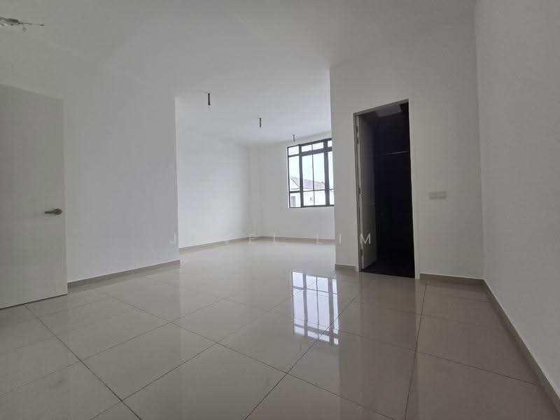 Rumah Teres 2-Tingkat untuk Dijual di Bandar Seri Alam (Masai) - Jovel Lim - Living Room - PropertyGuru.com.my