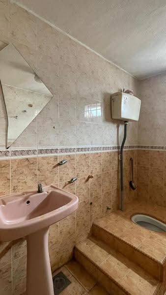 2-storey Terraced House for Rent in Bandar Bukit Tinggi (Klang) - John Tee - Bathroom - PropertyGuru.com.my